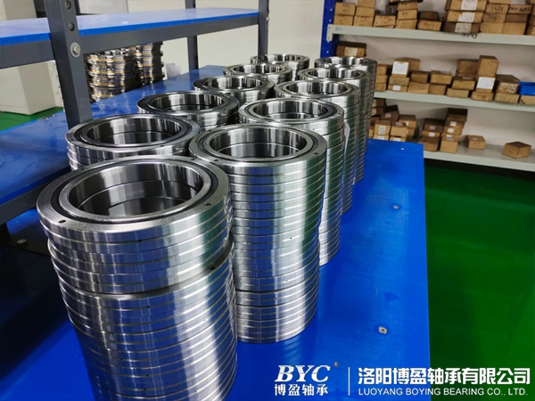 1635471337604252.jpg 交叉滾子軸承生產(chǎn)車間.jpg